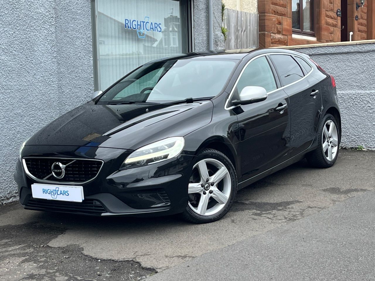 2019 Volvo V40